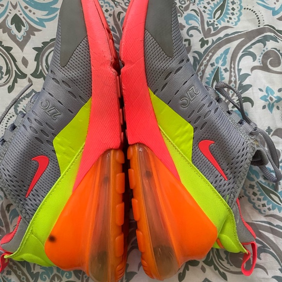 Nike Air Max 270 Shoes - Picture 3 of 5